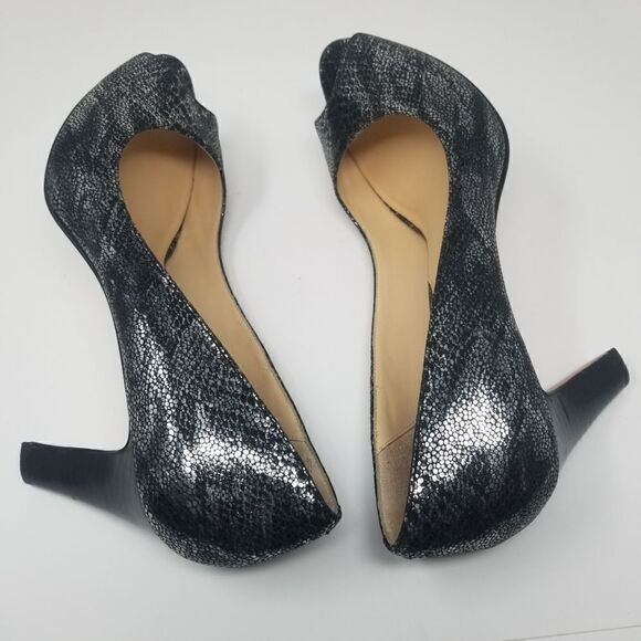 COLE HAAN PEEP TOE HEELS. BLACK SILVER TEXTURE. SIZE 9B. - Picture 13 of 16